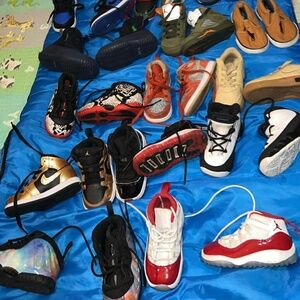 Variety of fly Toddler sneakers